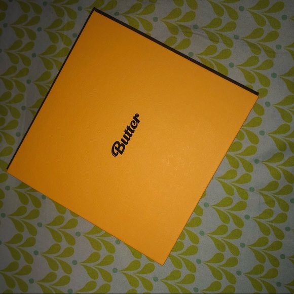 BTS butter album cream version, new, includes everything, perfect. - Picture 1 of 2